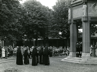 BR_DERIK_BEDEVAARTKERK_MIS_045 Nonnen bij het ciborium tijdens de plechtige eucharistieviering; 9 juli 1961