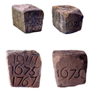 BR_DERIK_WATERSCHAP_247 Sluitstenen van de stenen uitwateringssluis bij de haven van Zuidland, met latere inscripties, ...