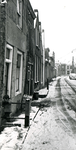 BR_NIEUWSTRAAT_098 Kijkje op de woningen langs de Nieuwstraat richting de Geuzenstraat; 2 maart 1971