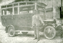 BR_OV_BUSSEN_010 Goliath Autobus van Piet van Noort te Brielle; ca. 1923