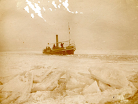 BR_OV_VEERBOTEN_013 De veerboot Mercurius, die een veerdienst tussen Brielle en Rozenburg onderhield, in zware ijsgang; 1927