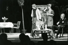 BR_REEDE_GOOTE_009 Toneelstuk tijdens het eenakter festival in Cultureel Centrum De Goote; 1 november 1984