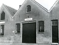 BR_SCHARLOO_021 Smederij van A. van Leeuwen in de voormalige melkfabriek De Eersteling; ca. 1960