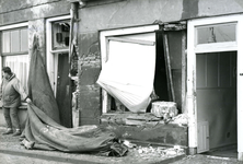 BR_SLAGVELD_196 Drie woningen langs het Scharloo raakten zwaar beschadigd nadat een bus er tegenaan was gereden; 27 ...