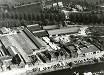 BR_SLAGVELD_218 Luchtfoto van het terrein van houthandel De Eilanden; ca. 1969