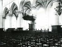 BR_STCATHARIJNE_INTERIEUR_007 Het interieur van de St. Catharijnekerk, met de preekstoel; ca. 1920