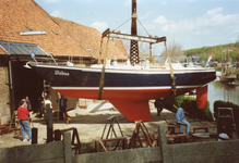 BR_TURFKADE_143 Bij Scheepswerf Delta van Van der Torren wordt de Walrus te water gelaten; ca. 1990