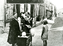 BR_VOORSTRAAT_022 Kijkje in de Voorstraat vanaf de Markt; ca. 1920