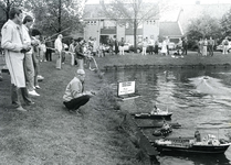 BR_WELLEWEG_012 De modelbouwvereniging Voorne houdt een demonstratie met modelschepen in de watering langs de Welleweg. ...