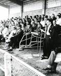 BR_WRW_061 Opening van het gemeentelijk sportpark Noord-Meeuwenoord door burgemeester van Zwieten. Op de foto voert ...