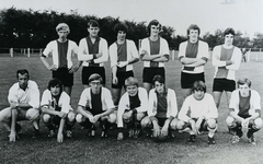 BR_WRW_068 Junior elftal A1 1970-1971 van voetbalvereniging Wit-Rood-Wit. Staand vlnr: ???? van Dijk - Arno Veldhoen - ...