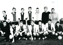 BR_WRW_073 Junior elftal van voetbalvereniging Wit-Rood-Wit; ca. 1965