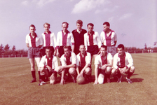 BR_WRW_077 Elftal van voetbalvereniging Wit-Rood-Wit; ca. 1960