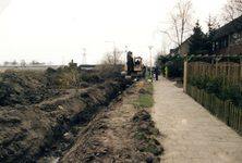 BR_ZUURLANDSEWEG_008 Ten behoeve van de uitbreiding van de wijk Zuurland worden leidingen gelegd en bomen gerooid; 1996