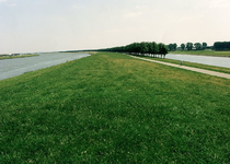 GV_BRIELSEMAASDIJK_01 De Brielse Maasdijk tussen het Voedingskanaal en het Hartelkanaal, ter hoogte van Geervliet; 29 ...