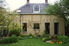 GV_BURGVANDERMINNELAAN_06 Het gaaf bewaard gebleven herenhuis 'Swaaneburg' (1857); 29 april 1997