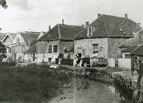 GV_KAAISTRAAT_01 Zicht op de achterzijde van de huizen langs de Tolstraat; ca. 1920