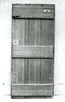 GV_KAAISTRAAT_17 Houten deur in het stadhuis van Geervliet; ca. 1975