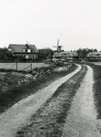 GV_SPORTLAAN_01 Zicht op het Rode Dorp en de molen; ca. 1980