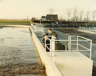 HV_KANAALDIJK_15 Rioolwaterzuiveringsinstallatie langs het Kanaal door Voorne; ca. 1990