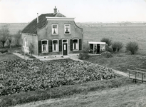 HK_GADDIJK_033 Woning van Berwers in de stijl van een boerderij, die naast de Elisabethshoeve stond; 1962