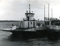 HK_VEER_008 De nieuwe veerboot Hekelingen - Nieuw-Beijerland over het Spui; 4 maart 1966