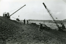 HK_WOLVENDIJK_007 Kijkje op de Wolvenpolder tijdens de ontgraving van de Willemspolder voor het verzwaren van de dijk; 1961