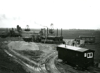 HE_DELTAWERKEN_033 Voorbereidingen voor de aanleg van een werkhaven voor de aanleg van de Haringvlietdam; 1957