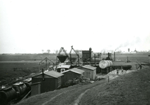 HE_DELTAWERKEN_034 Voorbereidingen voor de aanleg van een werkhaven voor de aanleg van de Haringvlietdam; 1957