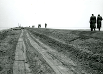 HE_DELTAWERKEN_037 Voorbereidingen voor de aanleg van een werkhaven voor de aanleg van de Haringvlietdam; 1957