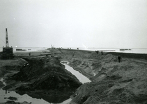 HE_DELTAWERKEN_038 Voorbereidingen voor de aanleg van een werkhaven voor de aanleg van de Haringvlietdam; 1957