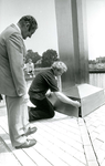 HE_KANAALWEGWESTZIJDE_013 Hellevoetsluis; Onthulling van het kunstwerk De Sprong, 1985