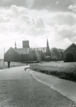 HE_OPZOOMERLAAN_004 Hellevoetsluis; Kijkje op de gereformeerde kerk, de watertoren en de katholieke kerk. Rechts de ...