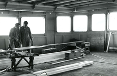HE_RTM_007 De verbouw van een veerboot tot zijladingsveerboot Haringvliet voor de RTM bij de Amsterdamse Werf Verschure; 1956