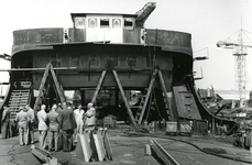 HE_RTM_015 De verbouw van een veerboot tot zijladingsveerboot Haringvliet voor de RTM bij de Amsterdamse Werf Verschure; 1956
