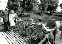 NN_NOORDDIJK_006 Opening van een aangepaste vissteiger voor rolstoelen bij Fort Noorddijk; 4 juni 1968