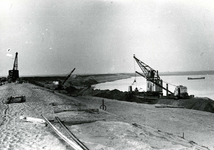 OV_BRIELSEMAASDAM_03 Oostvoorne; Werkzaamheden voor de aanleg van de Brielse Maasdam, ca. 1950