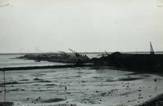 OV_BRIELSEMAASDAM_23 Oostvoorne; Werkzaamheden voor de aanleg van de Brielse Maasdam, ca. 1950