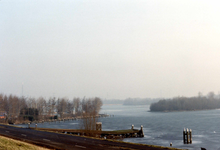 OV_BRIELSEMAASDAM_62 Uitzicht op Brielse Meer vanaf de Brielse Maasdam; ca. 1994