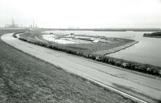 OV_BRIELSEMAASDAM_81 Jachthaven van Watersportvereniging Oostvoorne; April 1973
