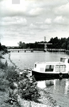 OV_BRIELSEMEEROEVER_07 Het Binnenspuikanaal met gemaal Rozenburg en daarachter de Suurhoffbrug; 1992
