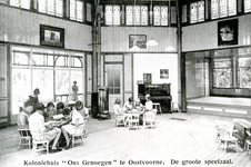 OV_KOLONIEHUIS_07 De grote speelzaal in Koloniehuis Ons Genoegen; ca. 1925