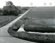 OV_LANGEWEG_02 Kijkje in de polder, op de achtergrond de flat langs het Ruggeplein; ca. 1970