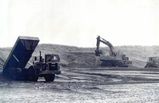 OV_OOSTVOORNSEMEER_21 Versterking van de kust bij Paal 8; 1985