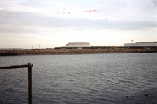OV_OOSTVOORNSEMEER_25 Uitlaat persleiding Oostvoornse Meer op het Hartelkanaal; 28 november 1997