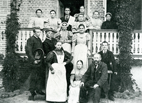 OV_PERS_107 Het personeel van hotel-restaurant Ons genoegen; ca. 1910
