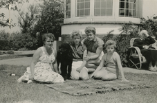 OV_PERS_256 De drie zussen Leny, Carla en Marjolijn Gorzeman; ca. 1960