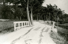 OV_SCHRIJVERSDIJK_01 De Schrijversdijk nabij de Vest. De vroegere hoofdweg naar Oostvoorne; ca. 1935