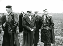 OV_SCHRIJVERSDIJK_10 Boedelverkoop op de Prinsenstee; 12 april 1962
