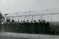 OV_STATIONSWEG_27 De RTM-tram op het station van Oostvoorne; ca. 1925